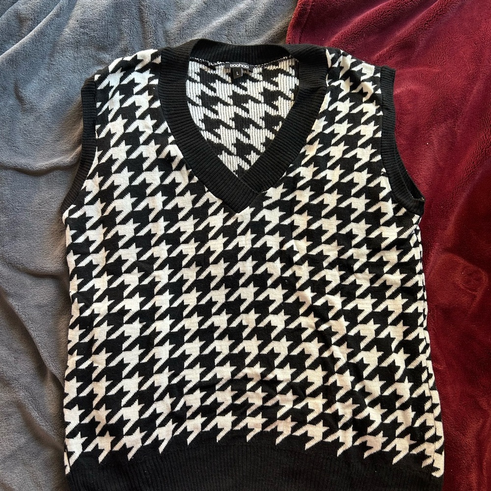 Boohoo Monochrome Houndstooth Knit Vest